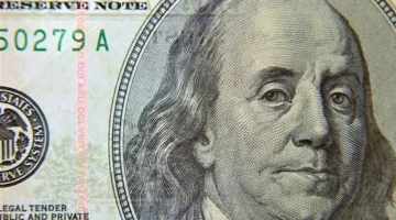 تقلص الفائدة.. الدولار يقترب من أعلى مستوياته خلال 3 أشهر مدفوعًا بتراجع توقعات التراجع النقدي